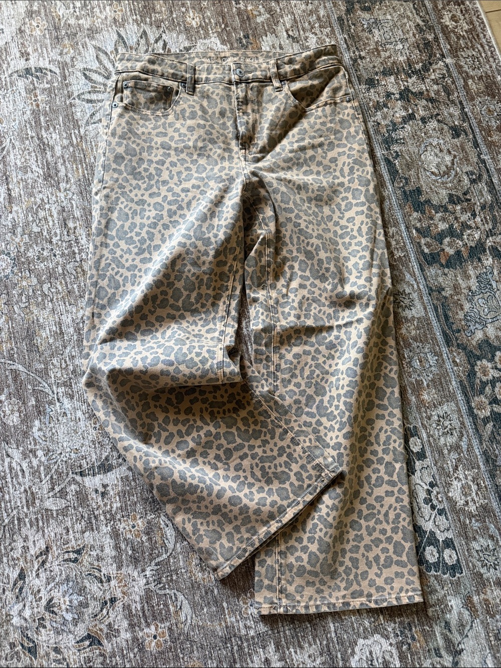 American Eagle Outfitters Beige and Gray Leopard jeans